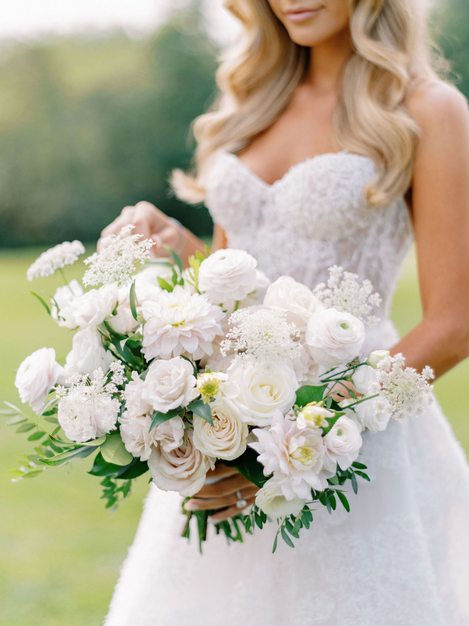 elegant bridal bouquet flowers
