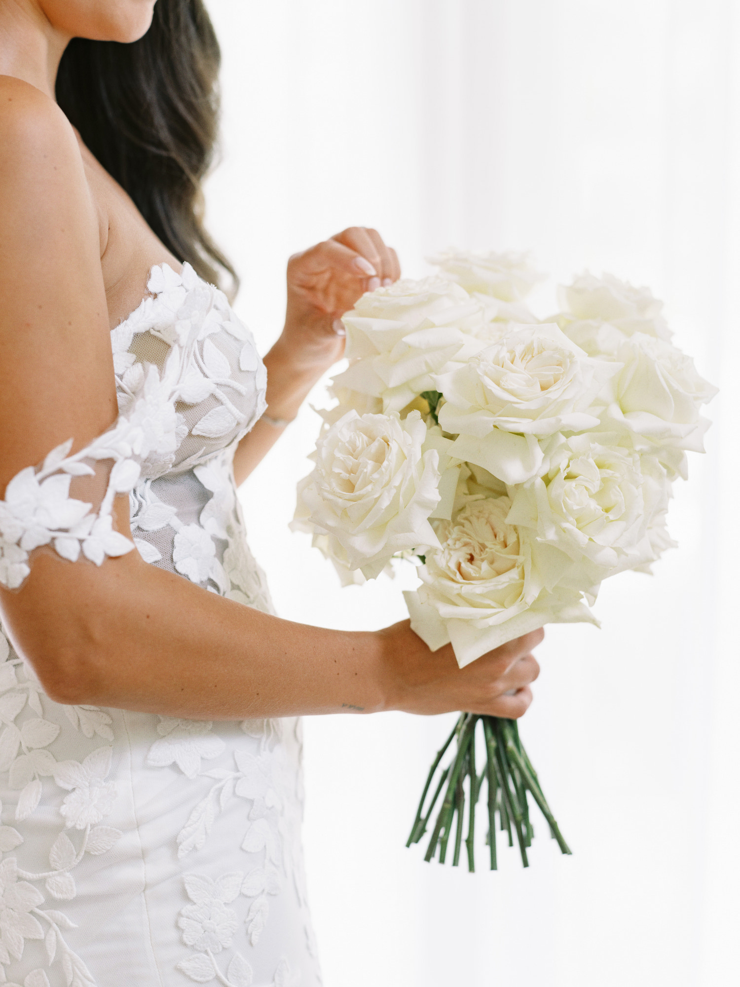 bride white compisite bouquet