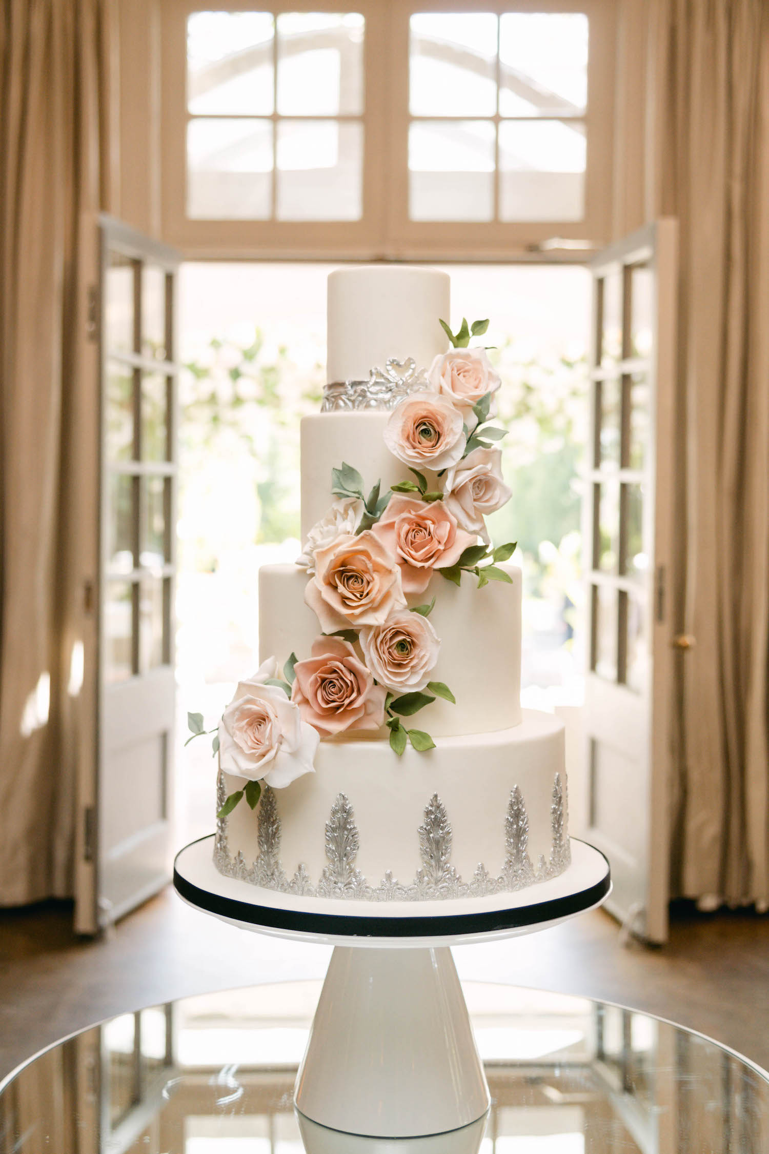 luxury weddings cake