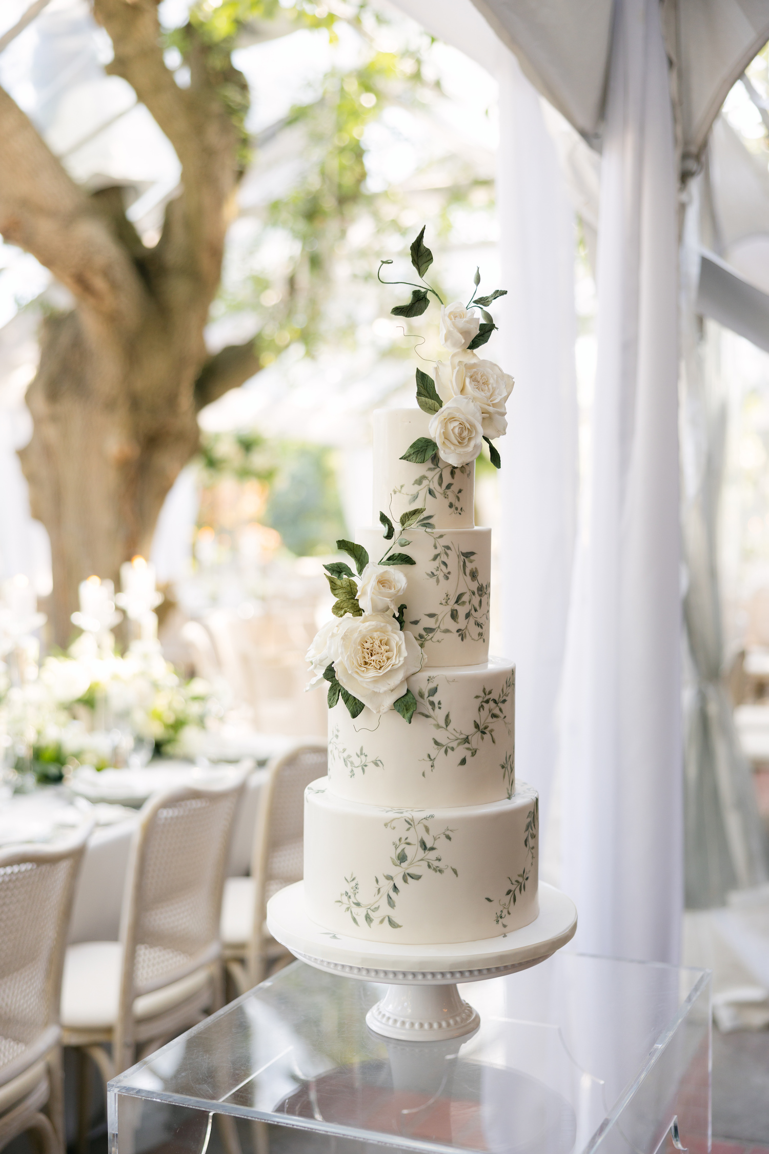 Luxury wedding cakes dusty green