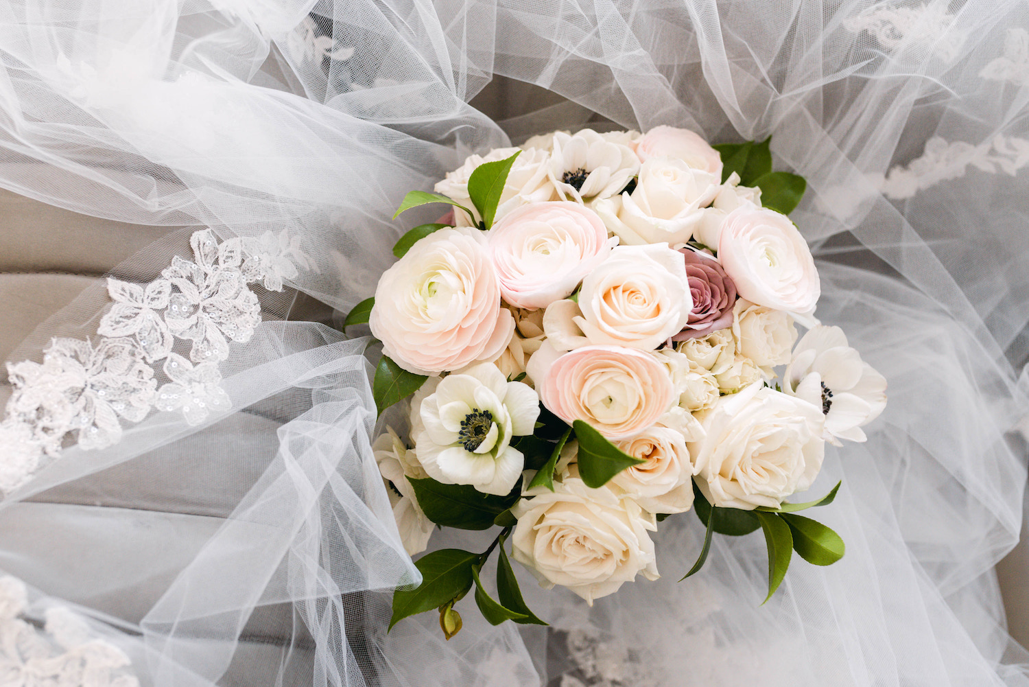 thana bridal bouquet 1