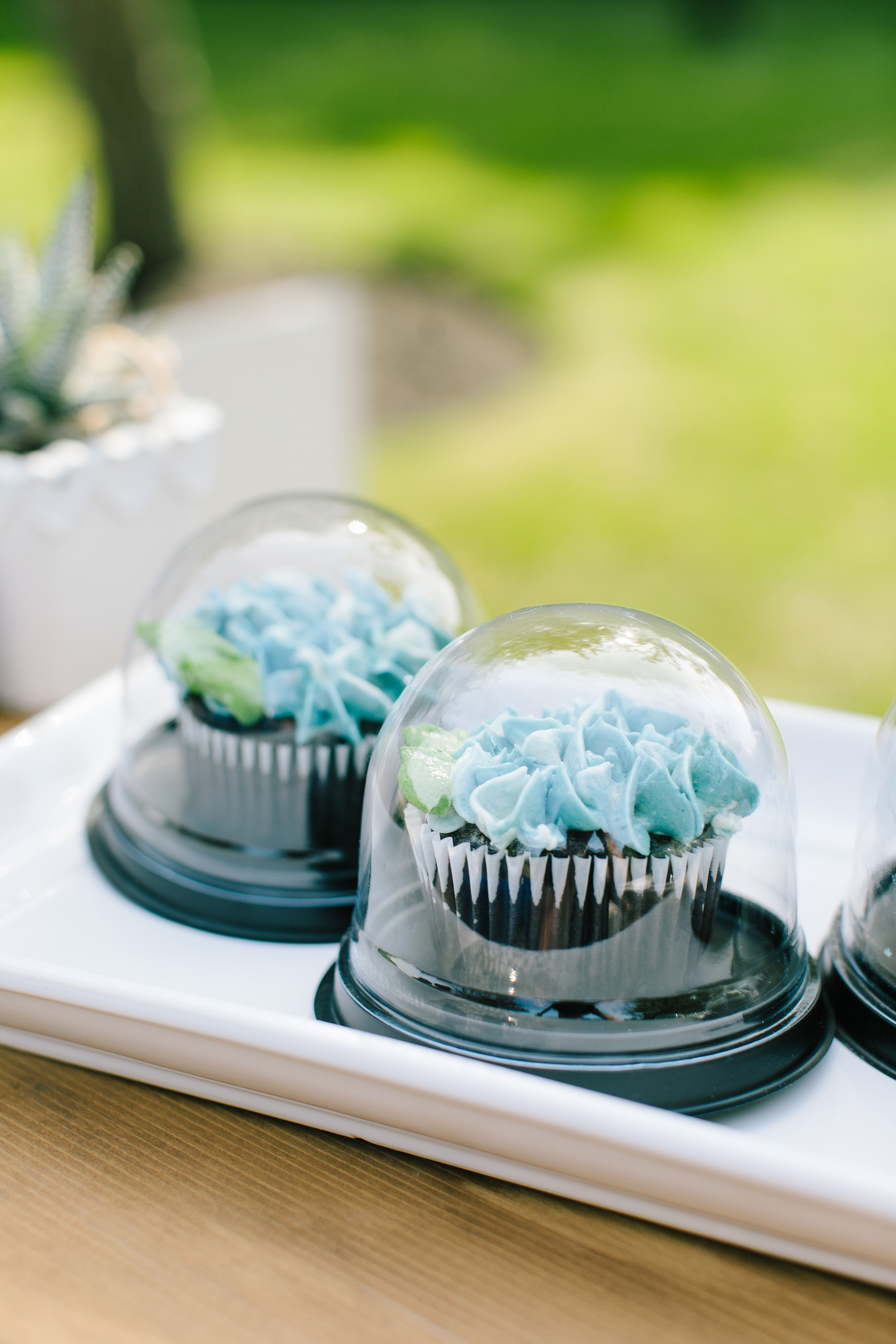 blue white wedding cakes