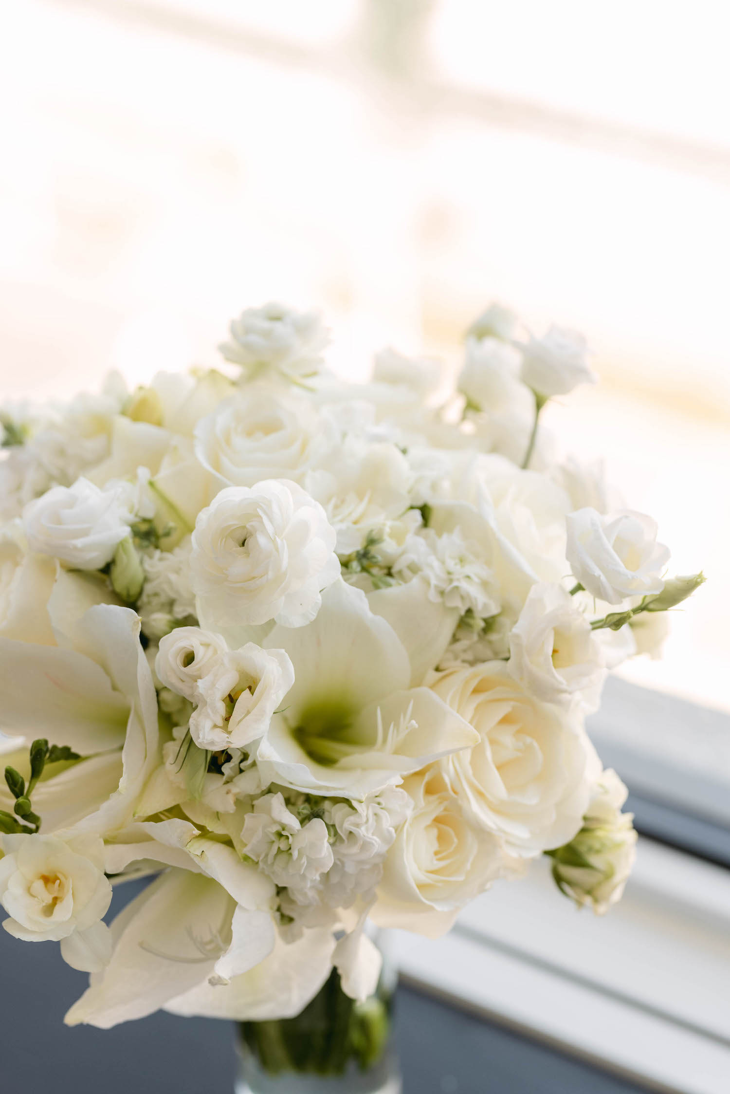 modern white bridal bouquet