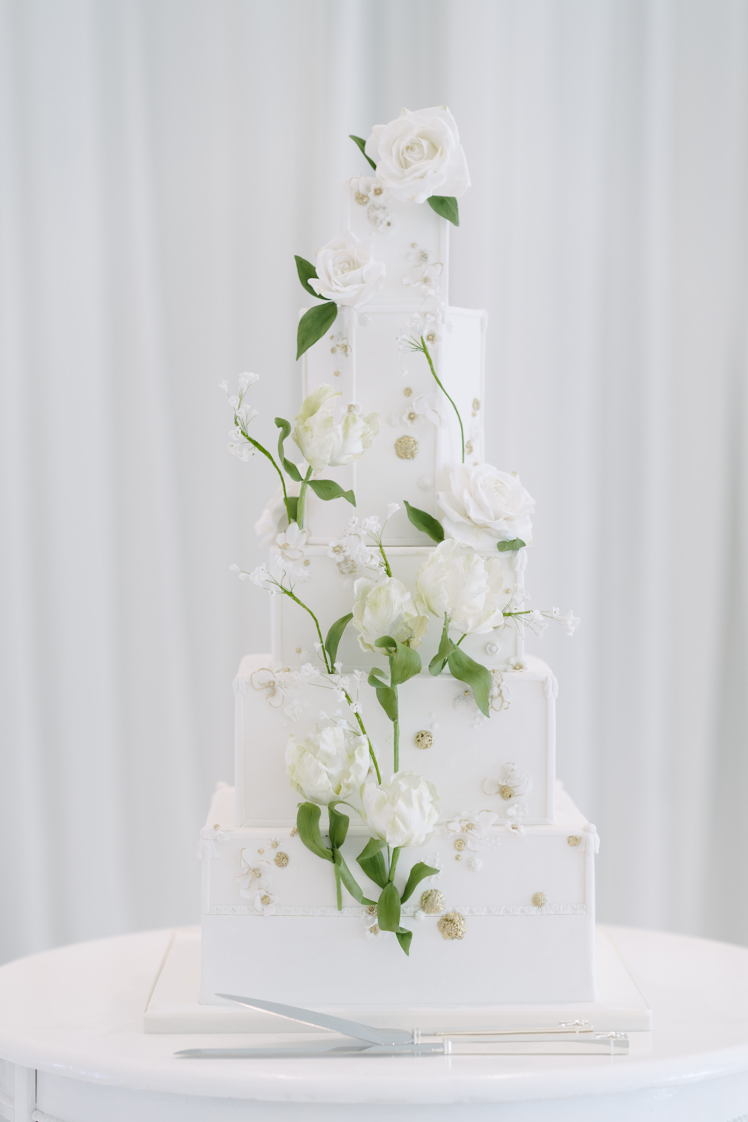 modern garden wedding cake