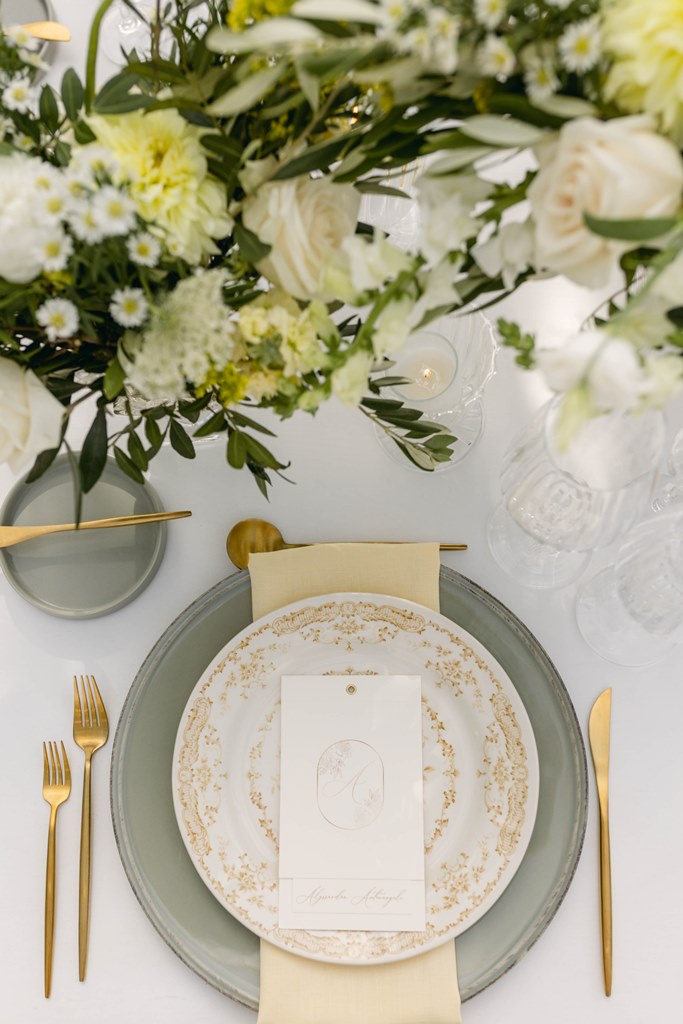 bridal shower placesetting flowers