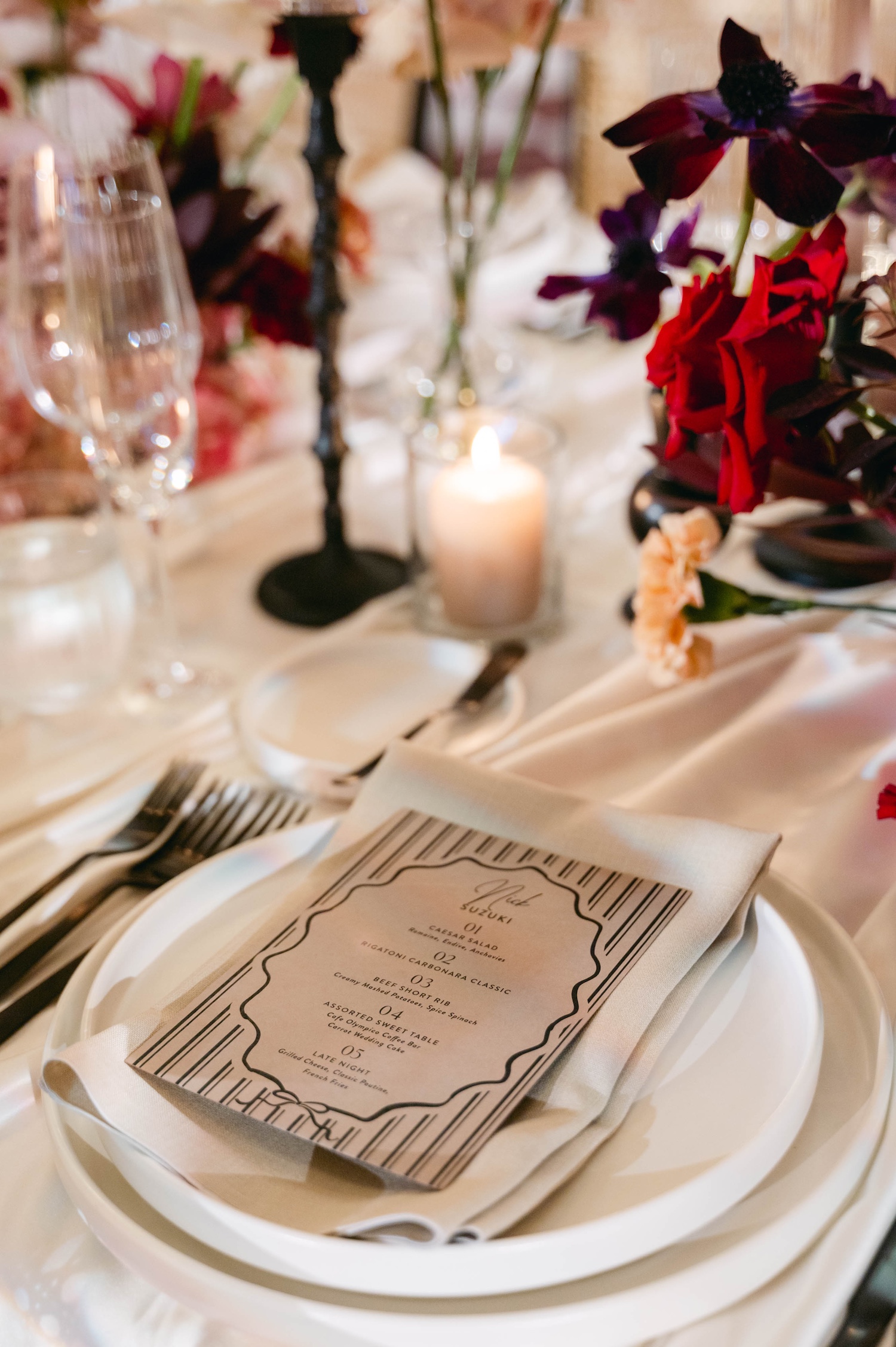 modern wedding placesetting